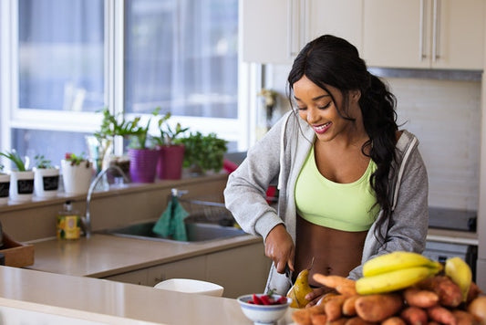 healthy-woman-slicing-healthy-food