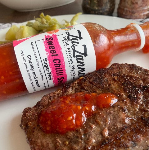 sugar-free-sweet-chilli-sauce-next-to-roasted-meat-with-sugar-free-sweet-chilli-sauce.jpg