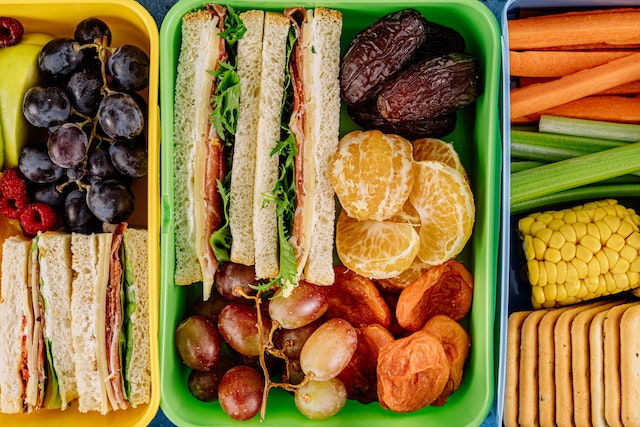 Why is it important to eat at work? (Zuzannas Lunchbox Ideas)
